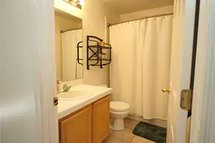6921 Jamestown Manor Dr, Riverview, FL 33578 - Photo 2