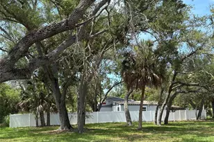 2223 W Harbor Dr S, Saint Petersburg, FL 33705 - Photo 32