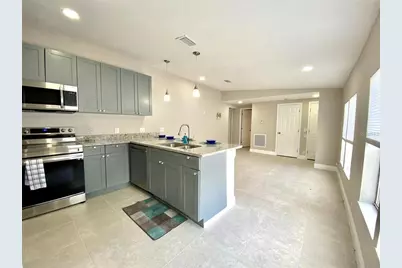 8726 Mayflower Road, Tampa, FL 33615 - Photo 6