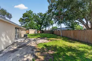 522 Highview Cir N, Brandon, FL 33510 - Photo 12