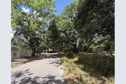 6808 New York Drive, Tampa, FL 33619 - Photo 4