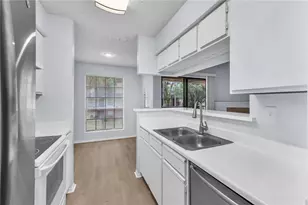 8609 Mallard Reserve Dr, Tampa, FL 33614 - Photo 10