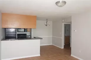 220 Lake Parsons Green, Brandon, FL 33511 - Photo 2