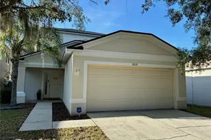 8026 Carriage Pointe Dr, Gibsonton, FL 33534 - Photo 1