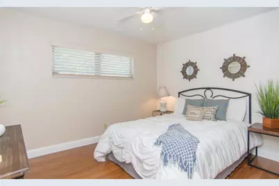 542 59th Way S, Saint Petersburg, FL 33707 - Photo 10