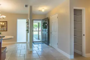 542 59th Way S, Saint Petersburg, FL 33707 - Photo 2