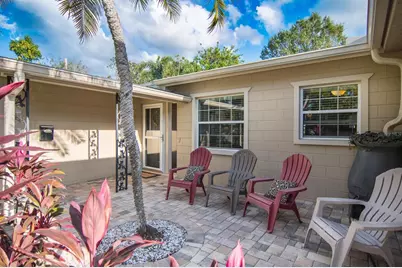 528 59th Way S, Saint Petersburg, FL 33707 - Photo 2