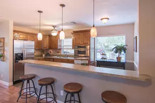 528 59th Way S, Saint Petersburg, FL 33707 - Photo 4