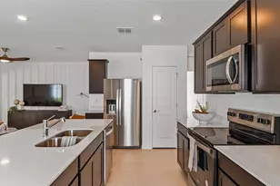 5518 Freesia Dr, Lakeland, FL 33811 - Photo 6