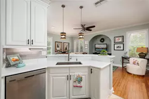 190 Banyan Bay Dr, Saint Petersburg, FL 33705 - Photo 12