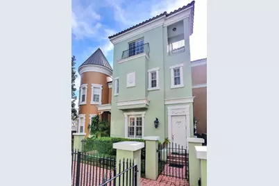 2303 Kensington Garden Lane, Tampa, FL 33609 - Photo 2