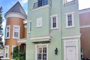 2303 Kensington Garden Ln, Tampa, FL 33609 - Photo 2