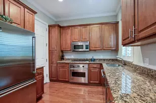 2303 Kensington Garden Ln, Tampa, FL 33609 - Photo 10