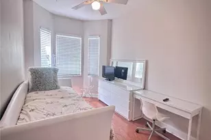 2303 Kensington Garden Ln, Tampa, FL 33609 - Photo 16