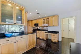 8140 Terrace Garden Dr, Saint Petersburg, FL 33709 - Photo 20