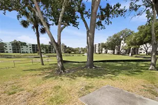 8140 Terrace Garden Dr, Saint Petersburg, FL 33709 - Photo 28