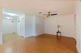 8140 Terrace Garden Dr, Saint Petersburg, FL 33709 - Photo 10