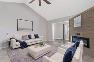 303 Barstow Ct, Sun City Center, FL 33573 - Photo 8
