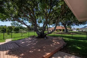 303 Barstow Ct, Sun City Center, FL 33573 - Photo 30