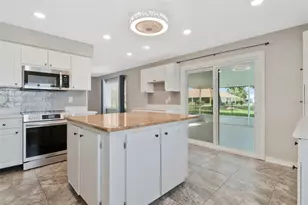 303 Barstow Ct, Sun City Center, FL 33573 - Photo 22
