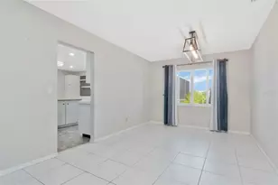 303 Barstow Ct, Sun City Center, FL 33573 - Photo 12