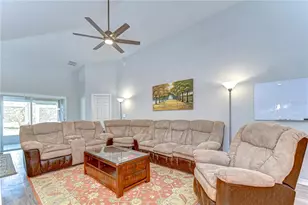 6731 Castle Green Pl, Zephyrhills, FL 33541 - Photo 10