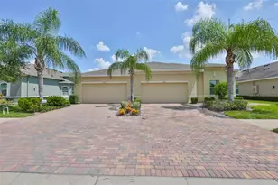606 Chipper Dr, Sun City Center, FL 33573 - Photo 2
