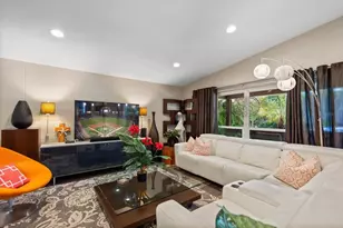 308 Barbara Cir, Belleair, FL 33756 - Photo 8