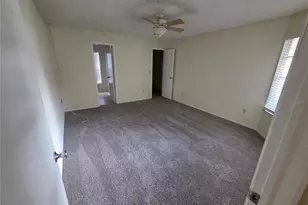 2010 Branch Tree Ln, Brandon, FL 33511 - Photo 14