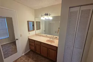 2010 Branch Tree Ln, Brandon, FL 33511 - Photo 18