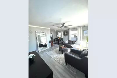 233 38th Avenue SE, Saint Petersburg, FL 33705 - Photo 2