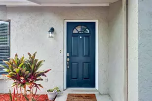 13346 Moran Dr, Tampa, FL 33618 - Photo 2