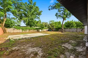 10930 N Aster Ave, Tampa, FL 33612 - Photo 32