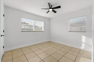 10930 N Aster Ave, Tampa, FL 33612 - Photo 20