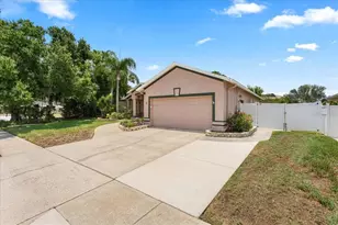 22804 Willow Lakes Dr, Lutz, FL 33549 - Photo 2