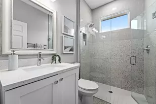 1028 5th St N, Saint Petersburg, FL 33701 - Photo 16