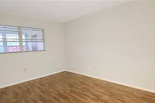 911 Washington Ave, Largo, FL 33770 - Photo 8
