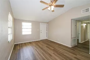 9216 W Patterson St, Tampa, FL 33615 - Photo 6