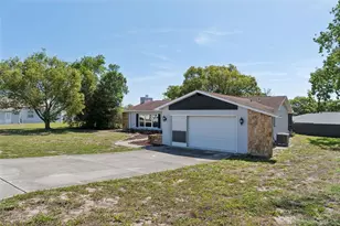 10200 Sunburst Ct, Spring Hill, FL 34608 - Photo 4