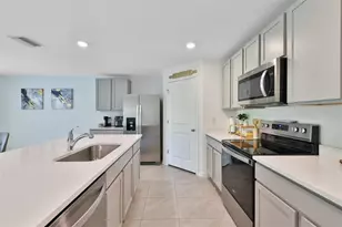 1902 Tahitian Sunrise Dr, Plant City, FL 33565 - Photo 8