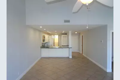 2775 Kipps Colony Drive S #304, Saint Petersburg, FL 33707 - Photo 8