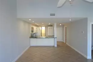2775 Kipps Colony Dr S, Saint Petersburg, FL 33707 - Photo 8
