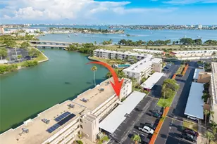 7425 Bay Island Dr S, Saint Petersburg, FL 33707 - Photo 4