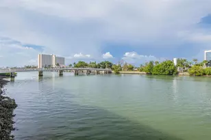7425 Bay Island Dr S, Saint Petersburg, FL 33707 - Photo 36