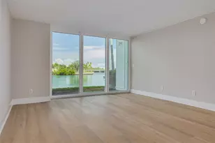 7425 Bay Island Dr S, Saint Petersburg, FL 33707 - Photo 18