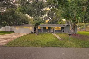 903 N Bracewell Dr, Plant City, FL 33563 - Photo 1