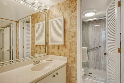 1945 Gulf Of Mexico Drive #M2-402, Longboat Key, FL 34228 - Photo 12