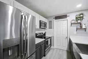 7506 Coral Vine Ln, Tampa, FL 33619 - Photo 8