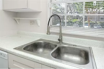 14424 Reuter Strasse Circle #104, Tampa, FL 33613 - Photo 12