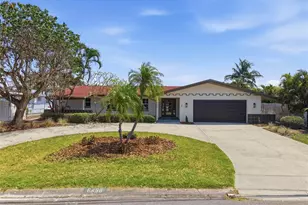 6496 Fairway View Blvd S, Saint Petersburg, FL 33707 - Photo 1